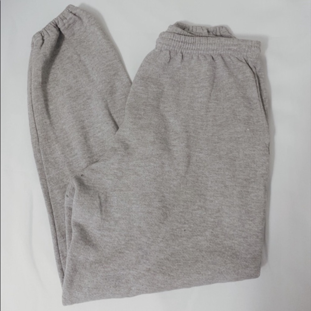 gray sweatpants